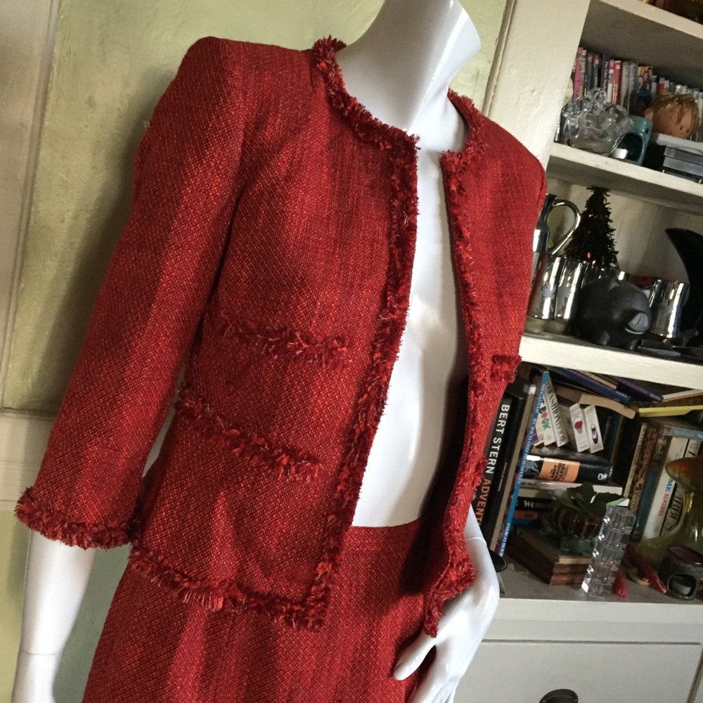 KASPER 2 P red suit